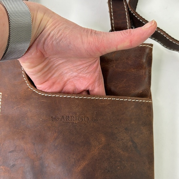 Arrigo Tan Leather Unisex Crossbody Bag Purse - Picture 2 of 9